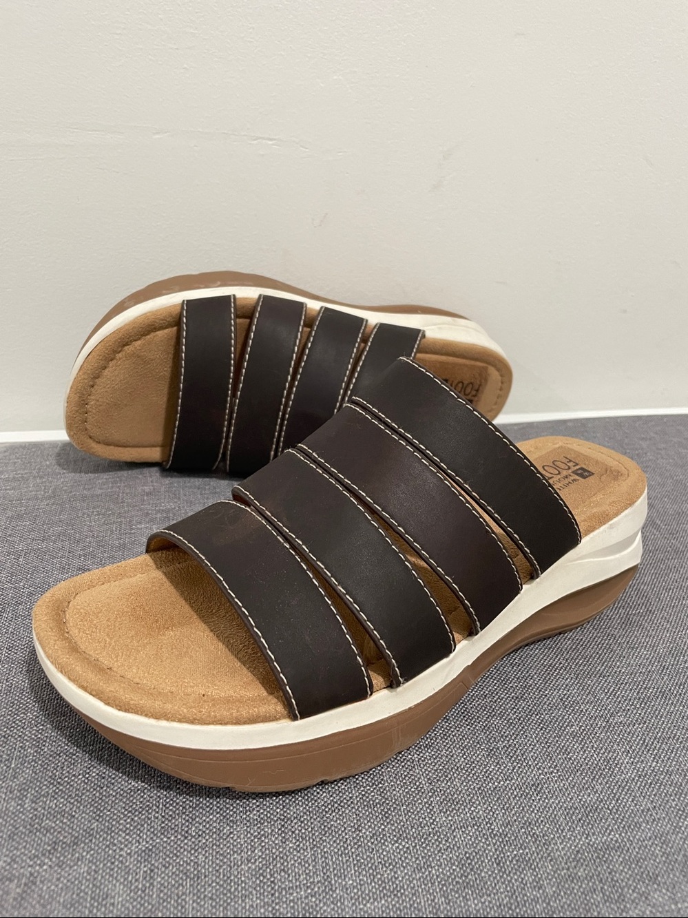 NWT dark brown strappy slip ons cushioned footbed 2” heel 7BM white mountain